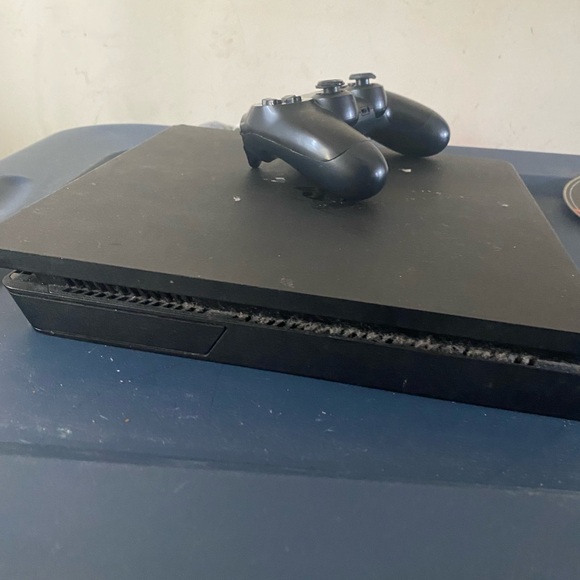 PlayStation 4 slim